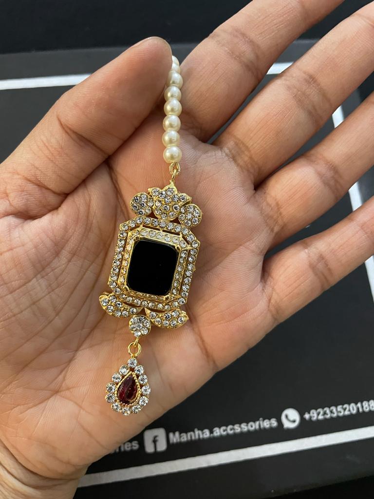 Black Simple Maang Tikka Design