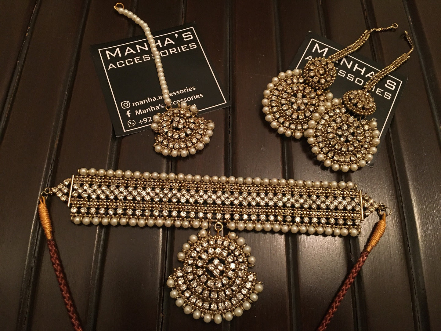 Choker Set Design with Earrings and Teeka