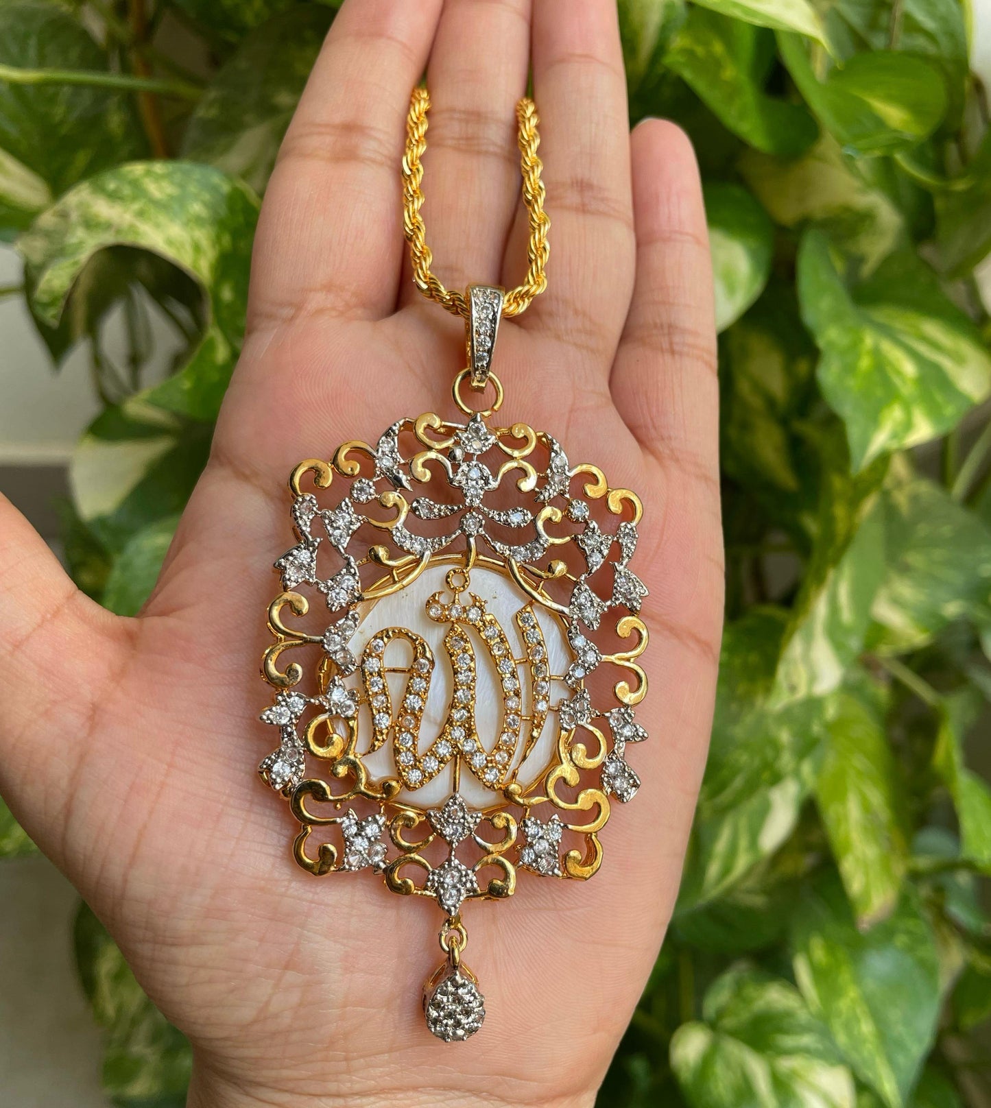 Gold Design Women Calligraphy Jewelry Shop Online