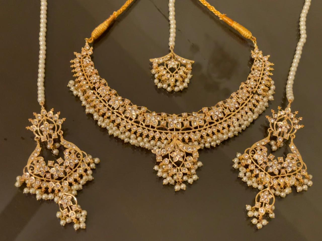 Light weight Necklace Set for Party Wear