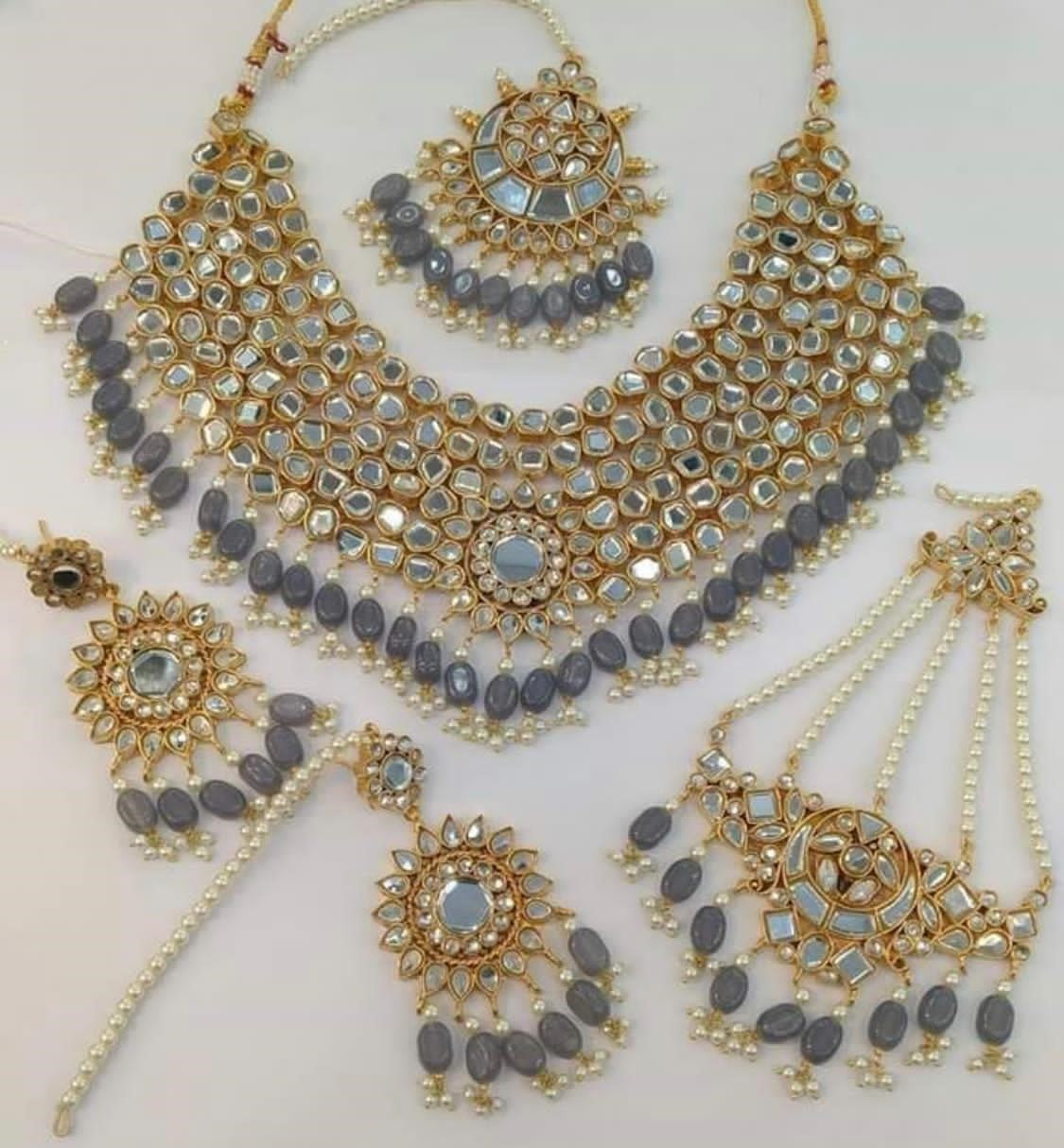 Simple Gold Necklace Design