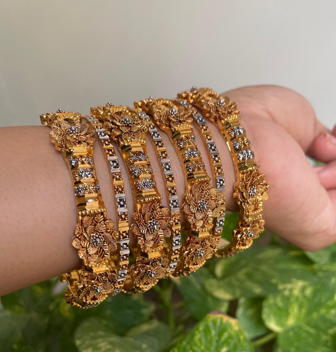 Best Gold Bangles in Pakistan