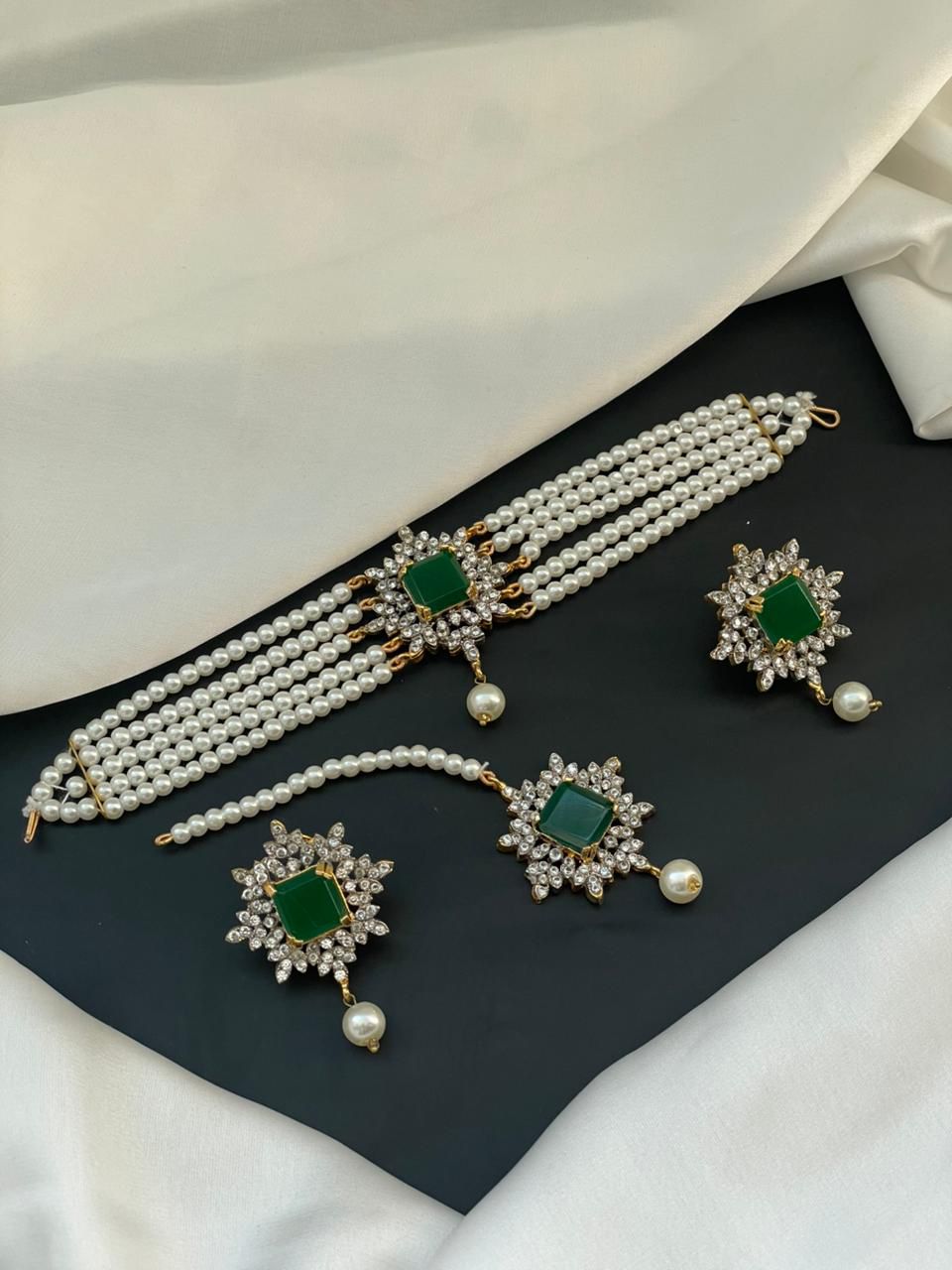 Classic Choker Necklace Set Online