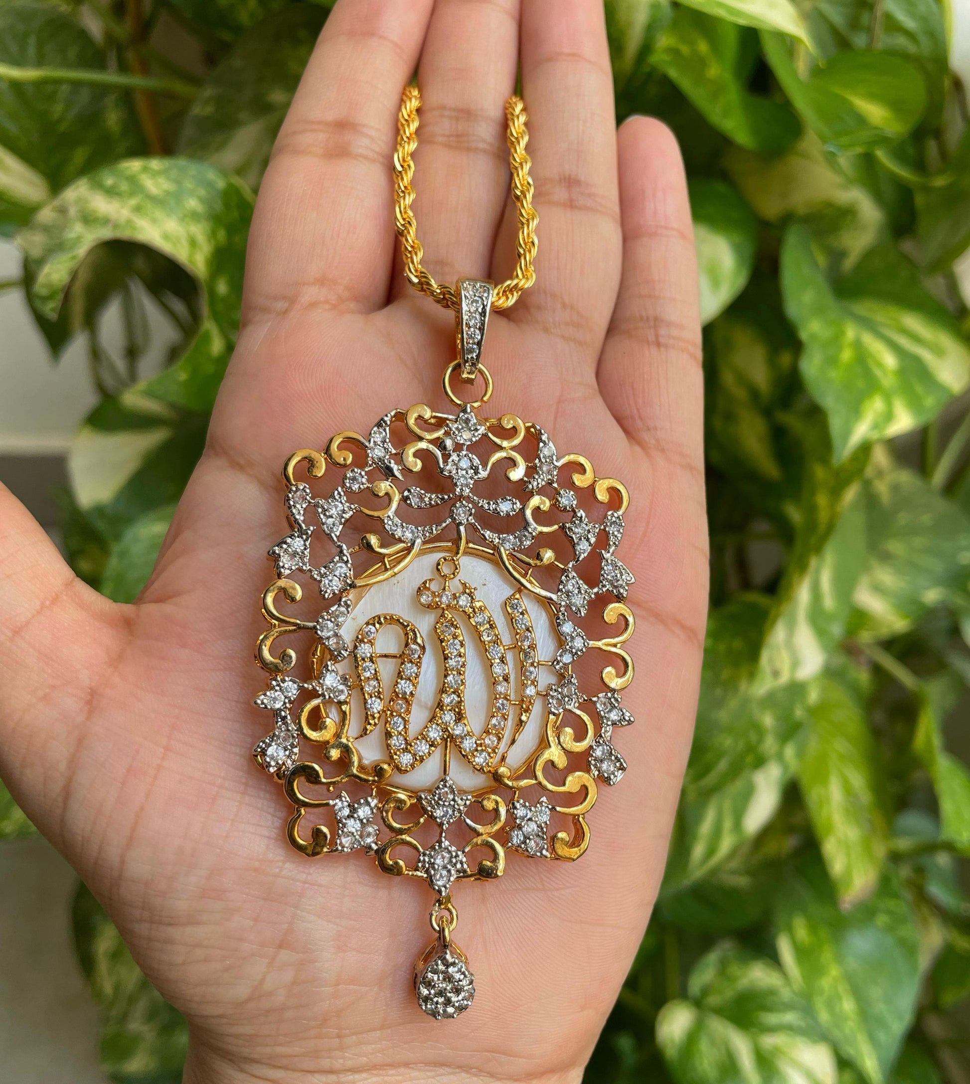 Gold Design Women Calligraphy Jewelry Shop Online