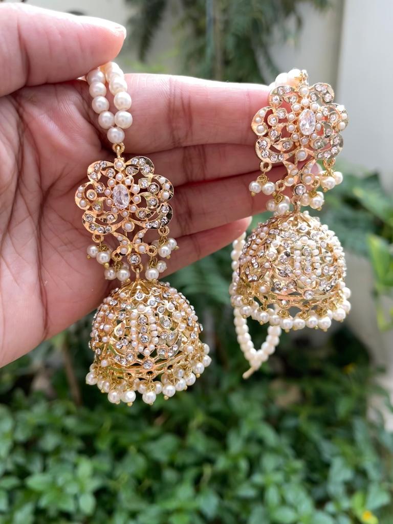 Jhumka With Sahara
