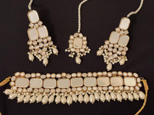 Kundan Necklace Set with Maang Tikka
