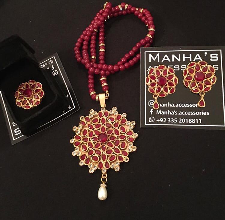 Kundan Pendant Set