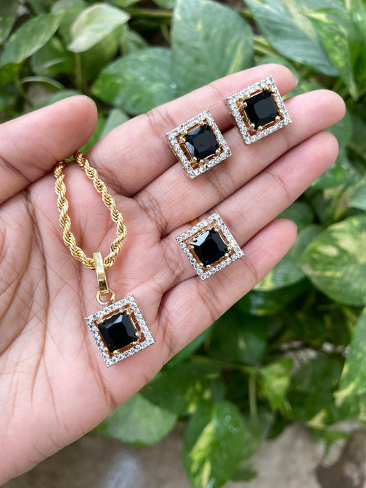Stylish Pendant Set With Chain