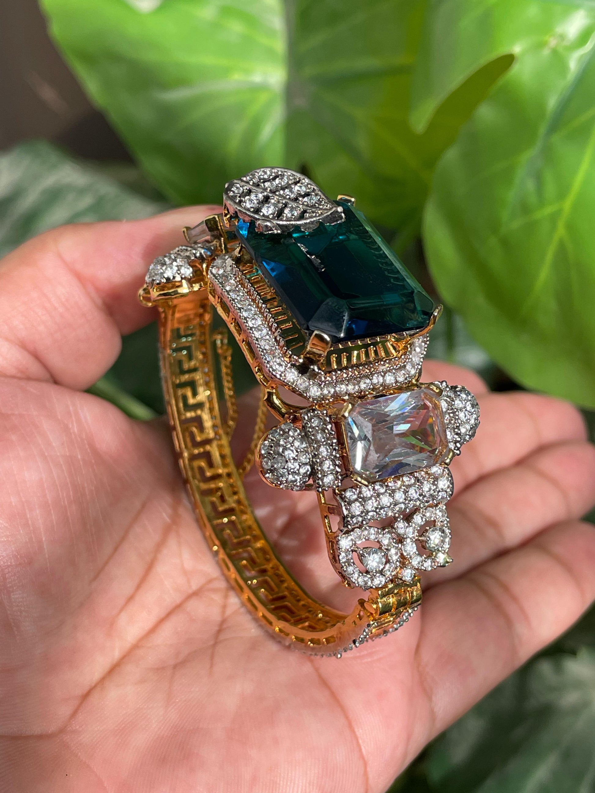 Openable bangles design in gold