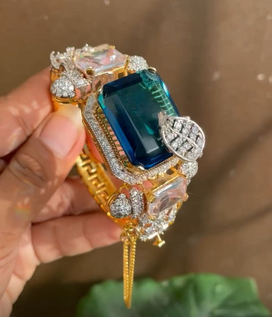 Openable bangles design in gold