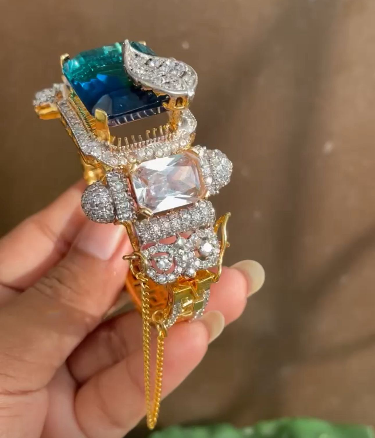 Openable bangles design in gold