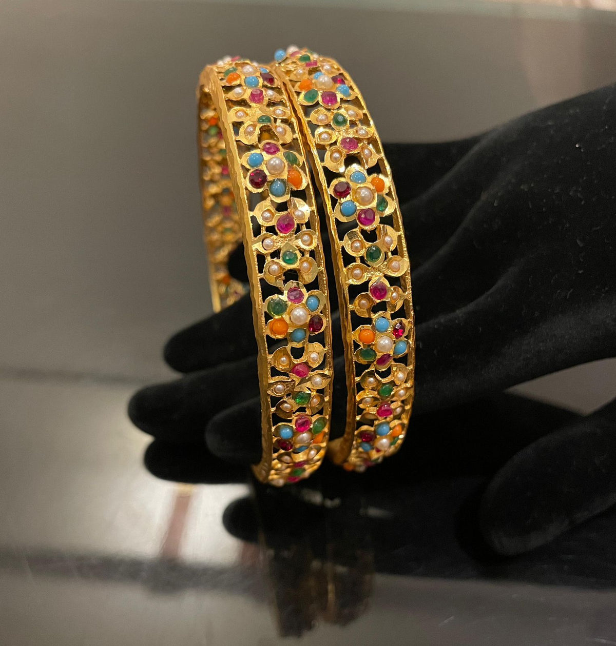 simple designs of gold bangles