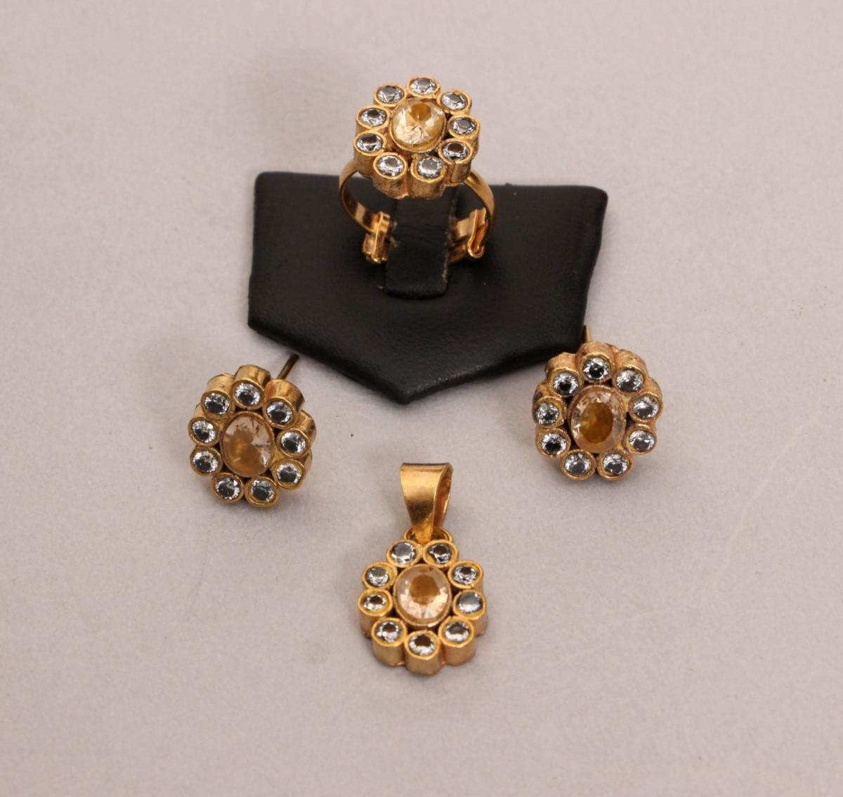 Champagne Kundan Pendant Set