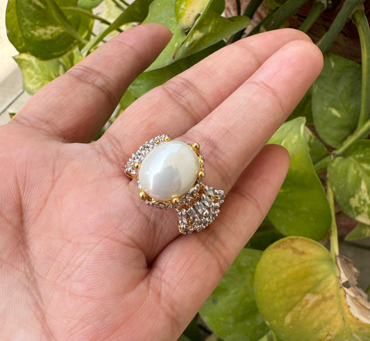 white pearl hand ring