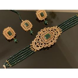 GRACEFUL CHOKER SET WITH SEMI PRECIOUS STONES