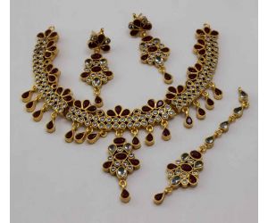 SOPHISTICATED GOLDPLATED NECKLACE SET